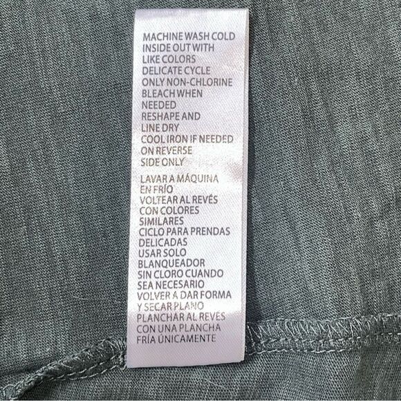 New with Tags Democracy Long Sleeve Crew Neck with Gold Tone Snap Buttons - Picture 12 of 12